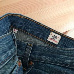 Levis White Oak Mom Jeans